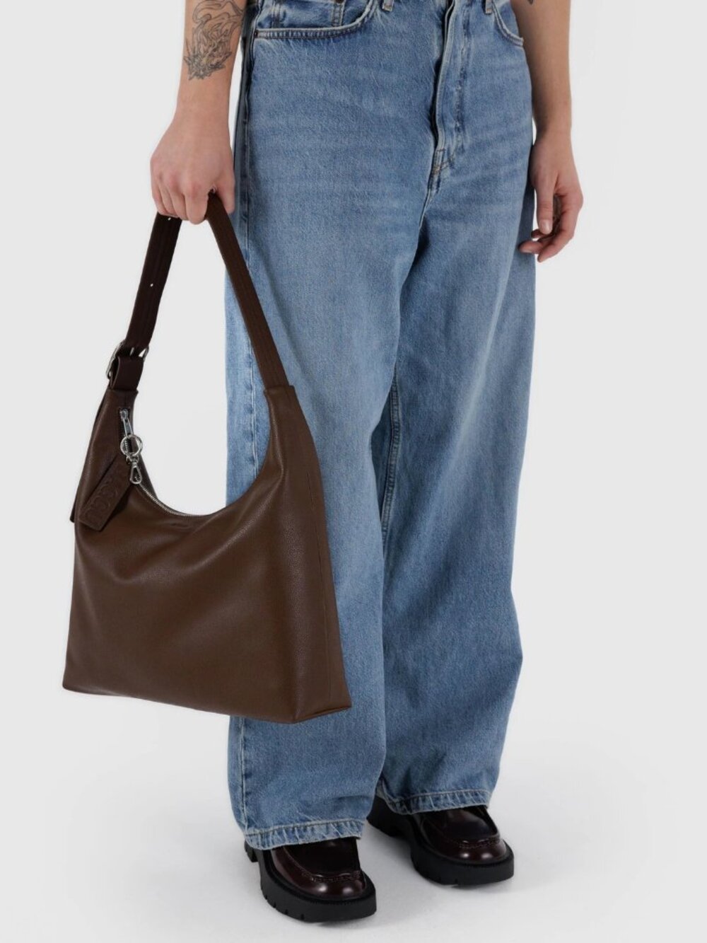 Baggu Recycled Leather Shoulder Bag in Brown - Picture 5 of 8